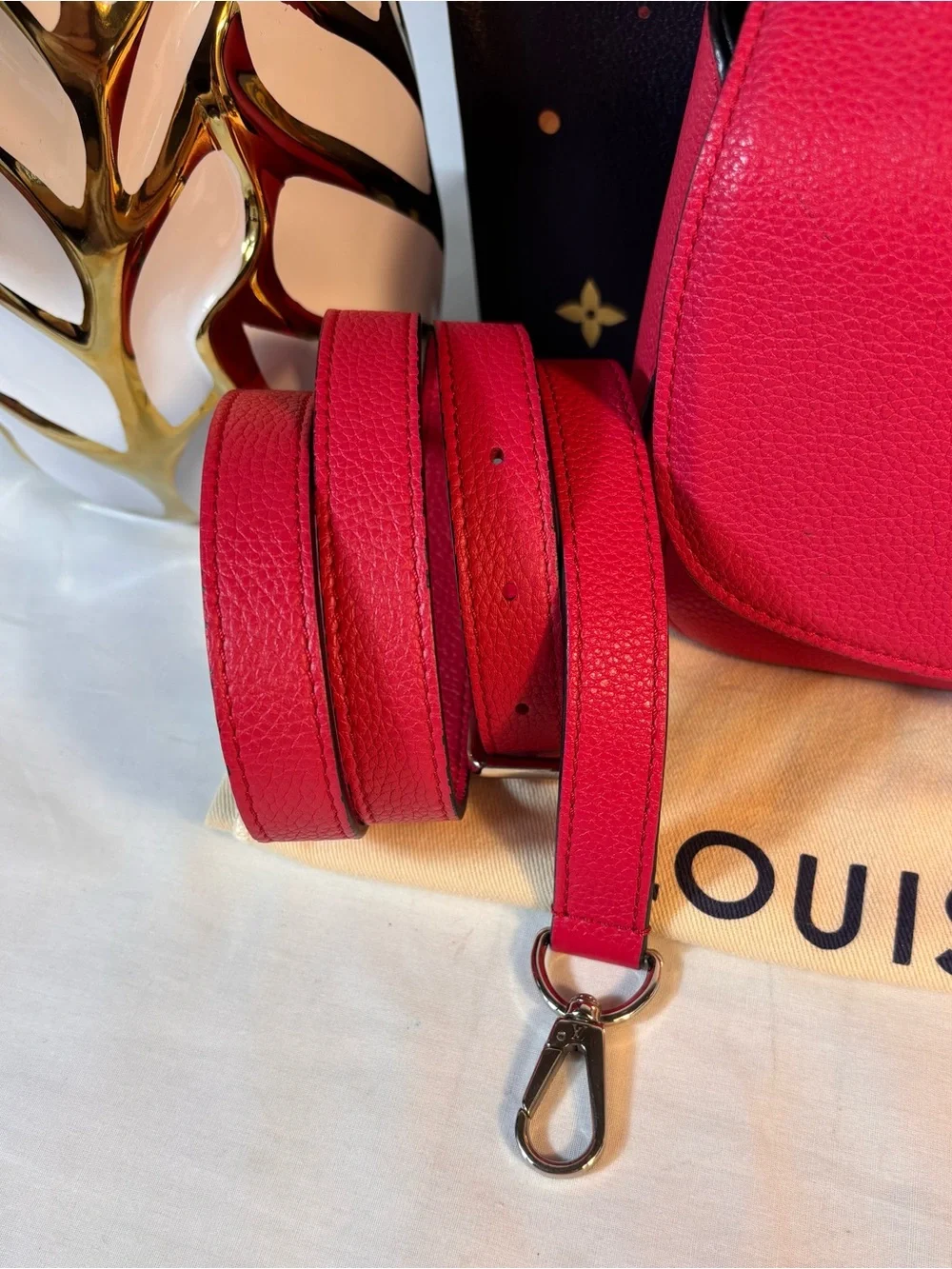 Louis Vuitton Neo Vivienne Fuchsia